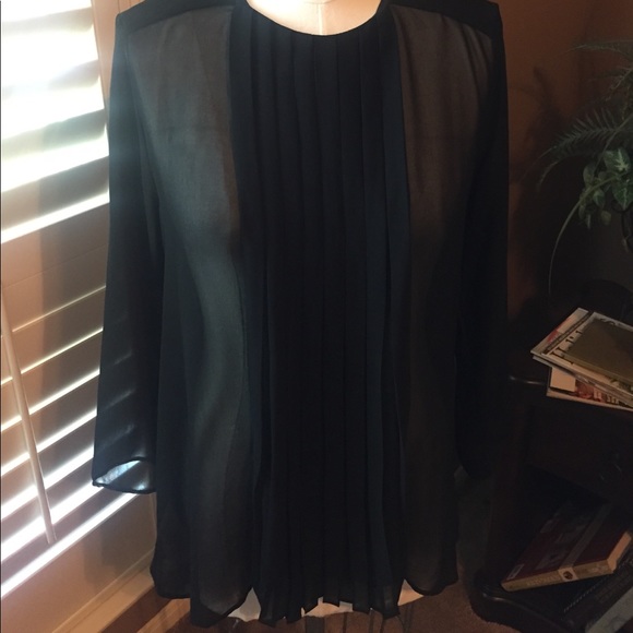 Black sheer pleated front top - Picture 1 of 4