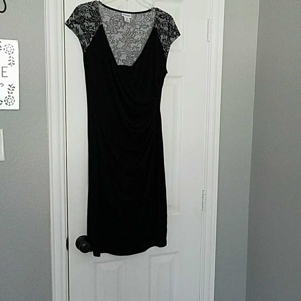 Beautiful black maternity dress!