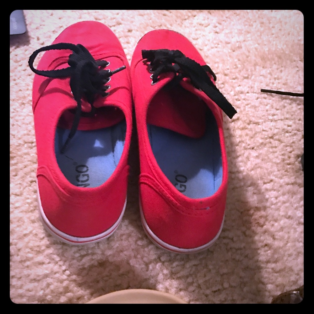 Size 8 cute bongo shoes