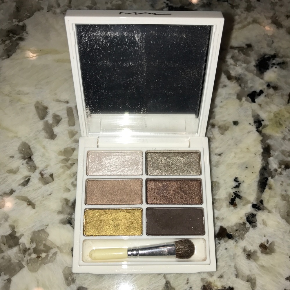 MAC Snowglobe Eyeshadow Compact