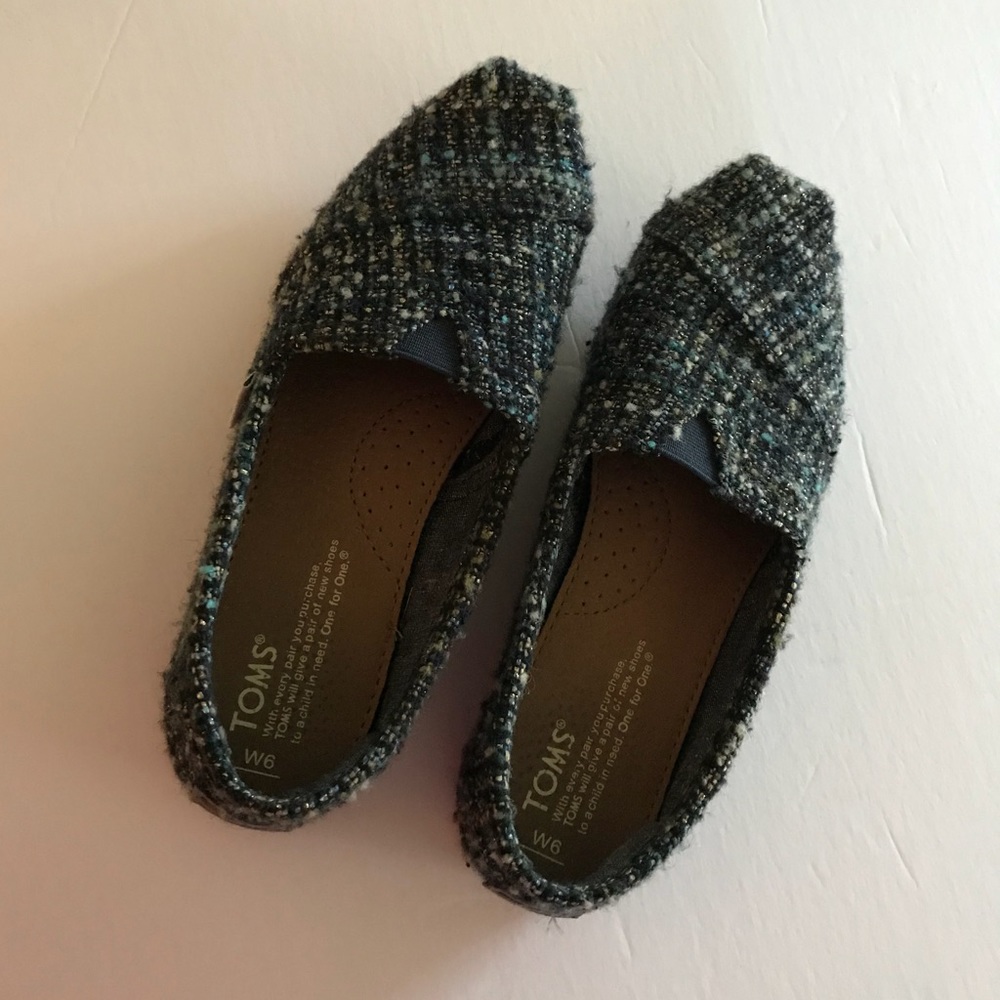 TOMS slip on’s, Size 6. Blue/green pattern GUC
