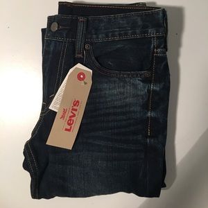 Levi Dark washed jeans
