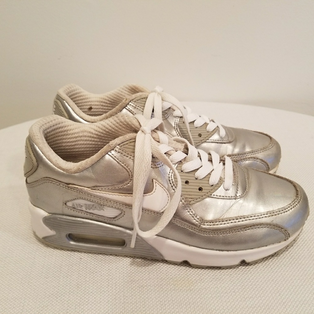 NIKE Air Max 90 SE Girls Silver Sneakers Size 5 Y