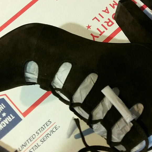 NIB Dark Chocolate Kid Suede Pump - Picture 3 of 6