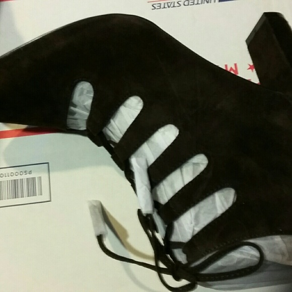 NIB Dark Chocolate Kid Suede Pump - Picture 4 of 6