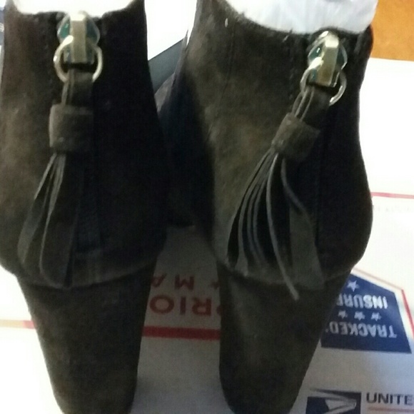 NIB Dark Chocolate Kid Suede Pump - Picture 5 of 6