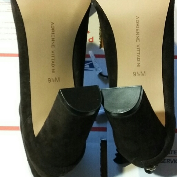 NIB Dark Chocolate Kid Suede Pump - Picture 6 of 6