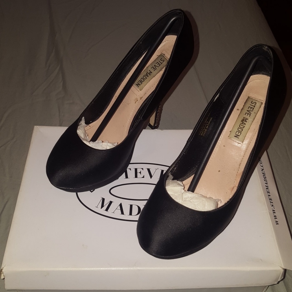 👠Black Satin platforms with rhintestone heels 👠