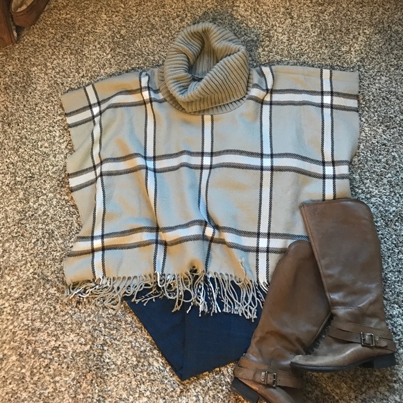 Apt. 9 Sweaters - Beautiful Poncho! 🍂🍁