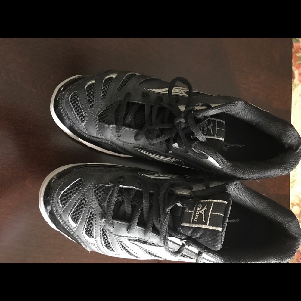Mzuno Womens size 9 volleyball shoes
