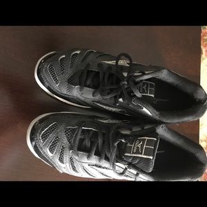 Mzuno Womens size 9 volleyball shoes
