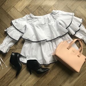 PRICED TO SELL! Adorable off the shoulder shirt!