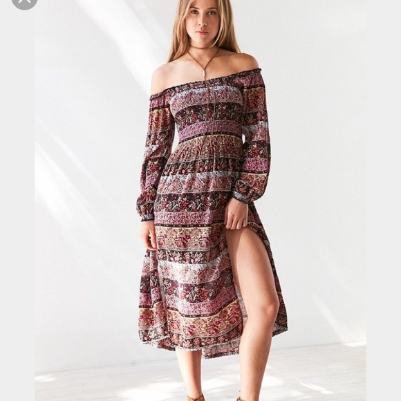 Kimchi Blue Dresses & Skirts - KIMCHI BLUE OFF-THE-SHOULDER DRESS