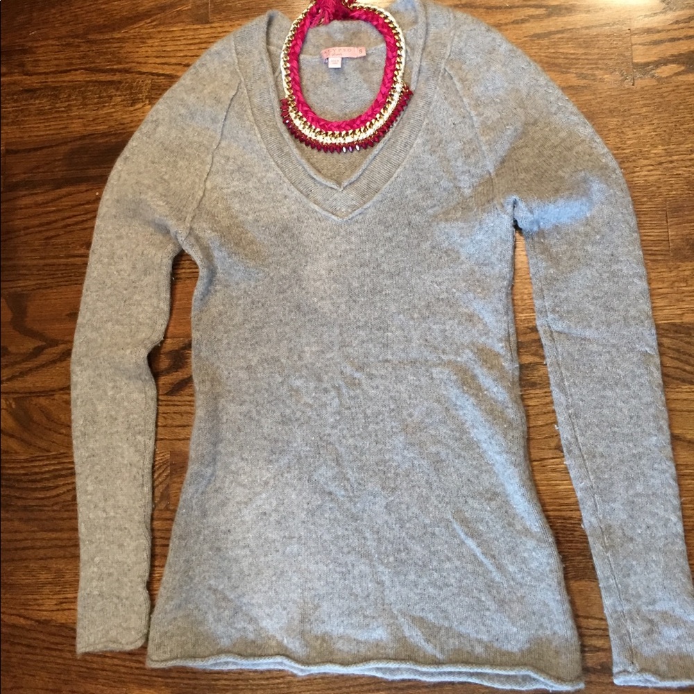 Calypso cashmere heather grey  vneck size S
