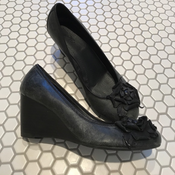 Covico 10 black wedges with floral detail - Picture 2 of 4