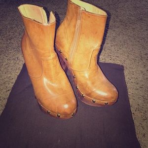 Cute booties! Slightly worn! Worth every cent!