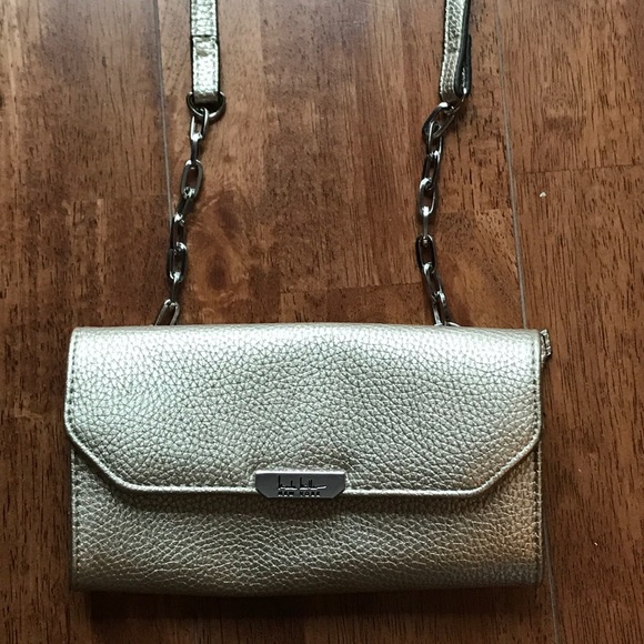 Nicole Miller Handbags - Nicole Miller Pale Gold pebbled crossbody purse