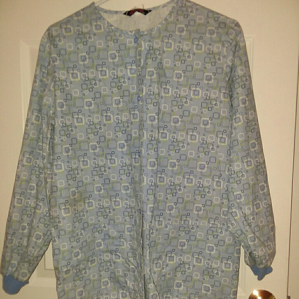 Long sleeve scrub top