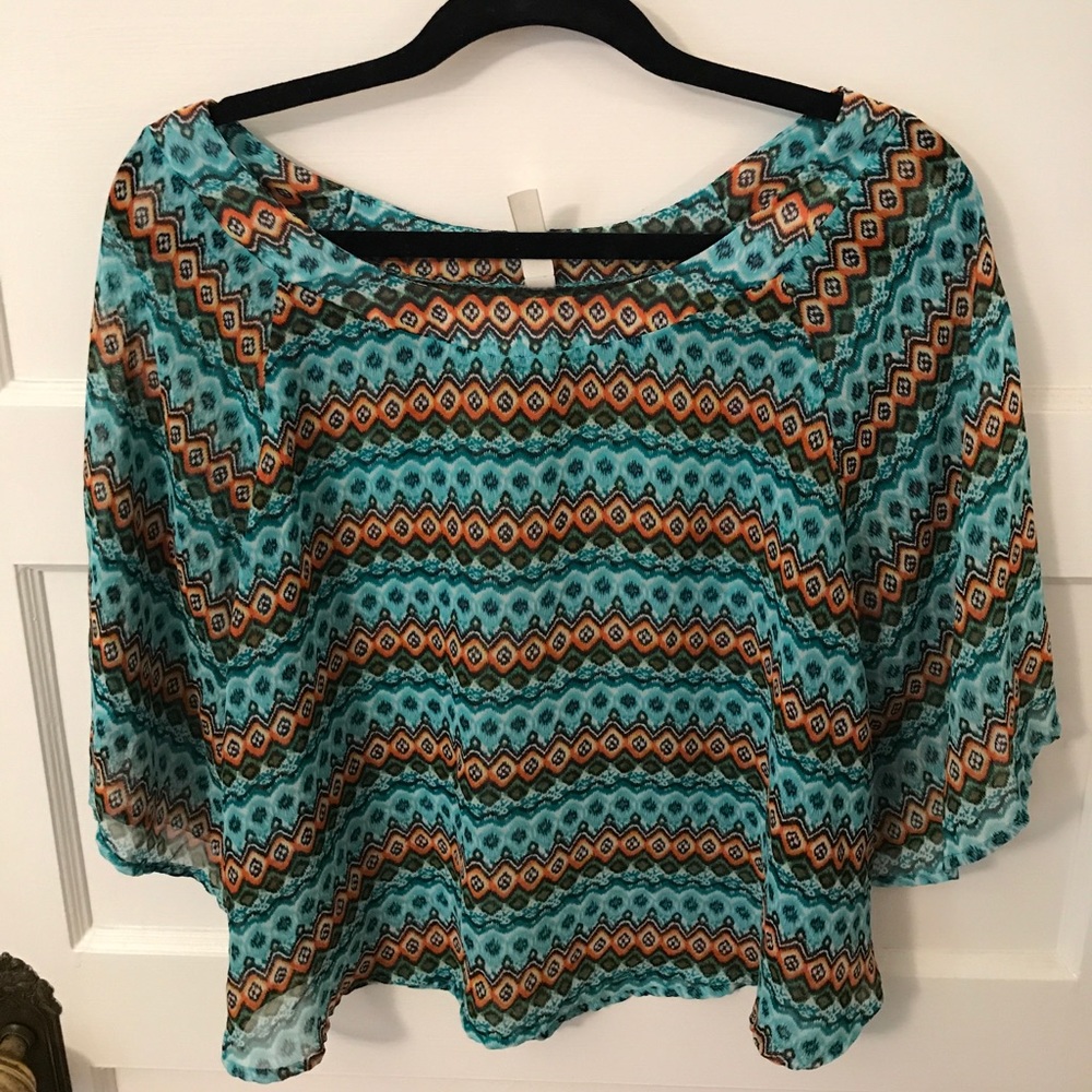 Flowy patterned top