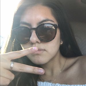 Meet your Posher, Isabel