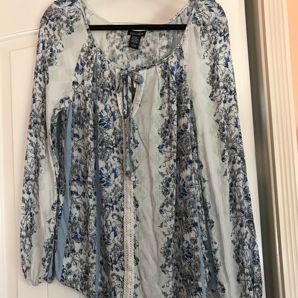 NWT Gorgeous blouse - Picture 4 of 7