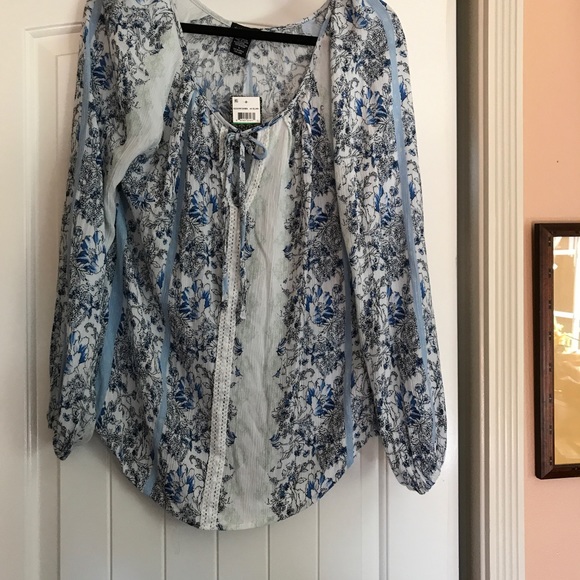 NWT Gorgeous blouse - Picture 6 of 7