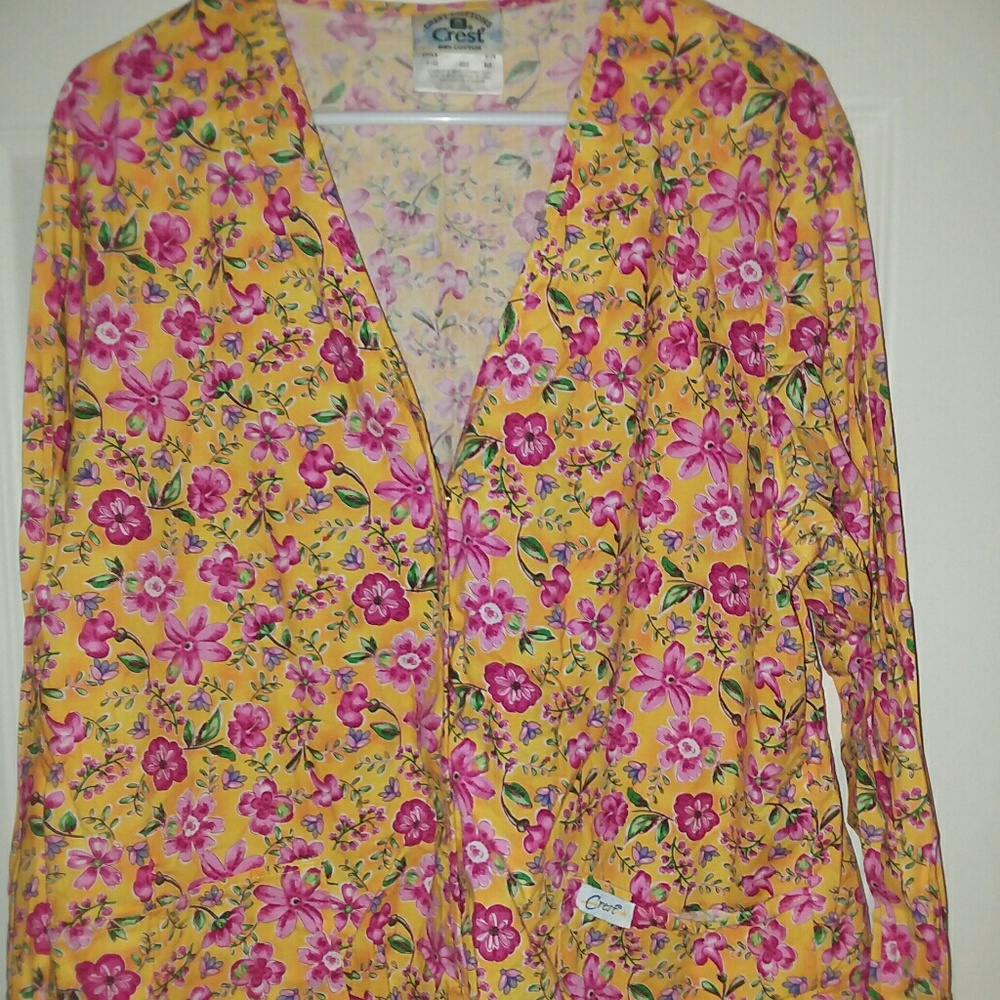 Long sleeve scrub top
