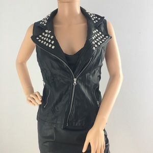 XXI faux leather vest size medium