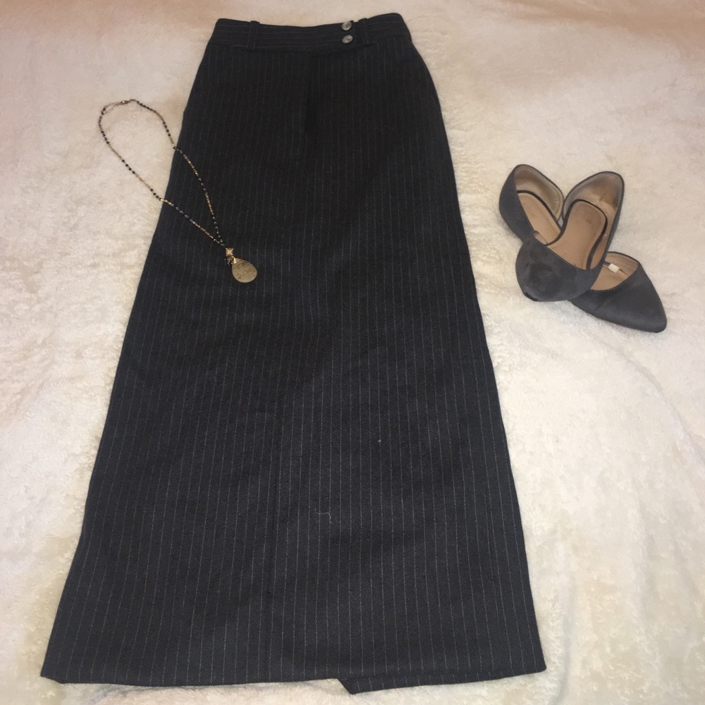 Bebe MODA Grey pinstriped Skirt! Size 2