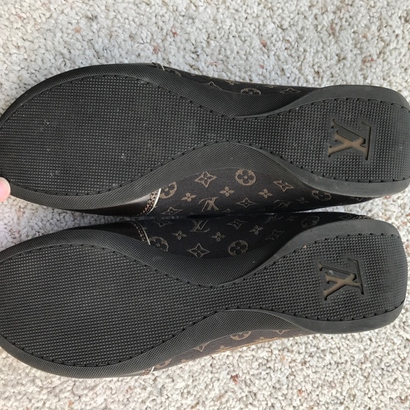 Louis Vuitton gym shoes - Picture 3 of 4