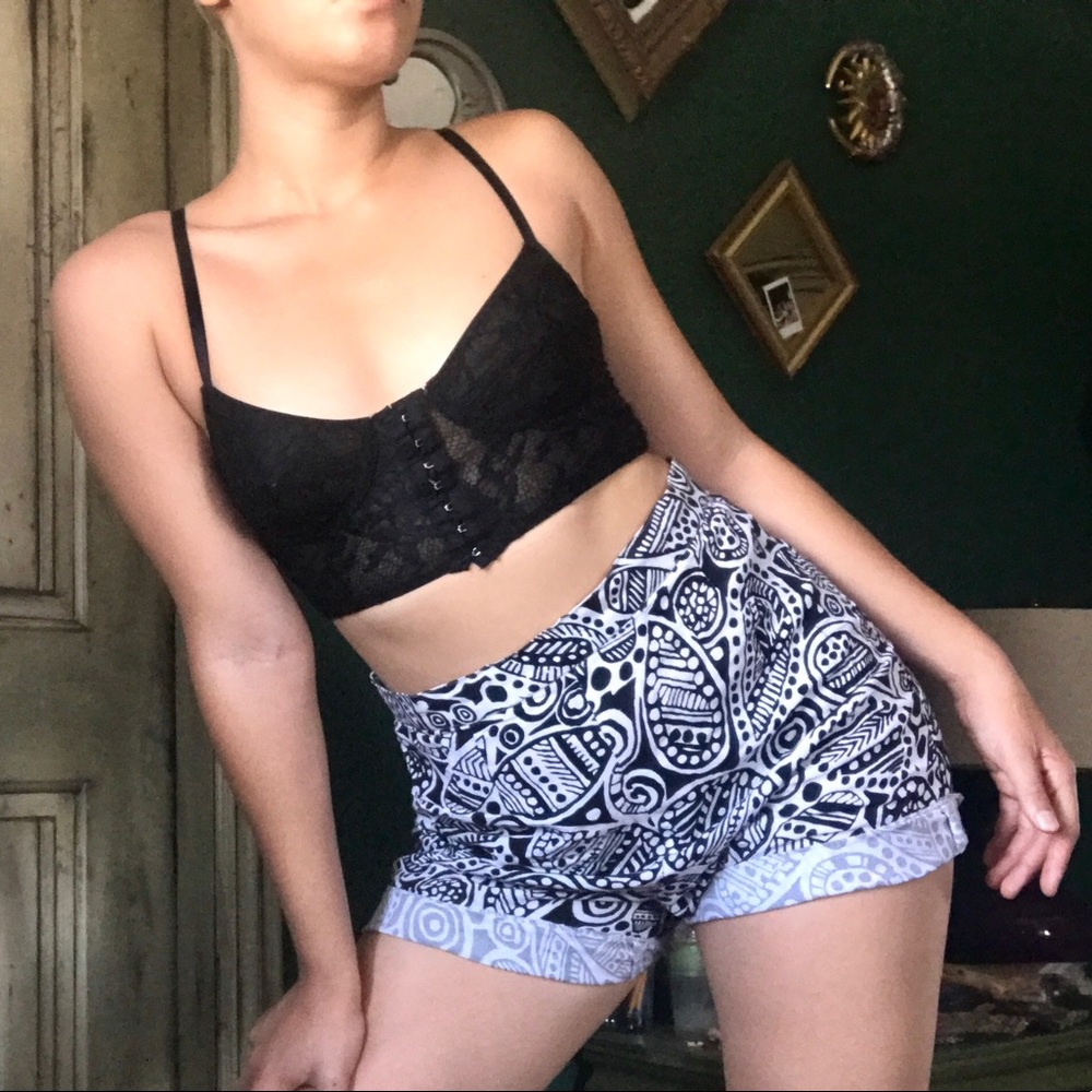 Vintage black and white bermudas 💓