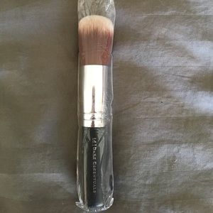 New Bare Escentuals Soft Focus Face Brush