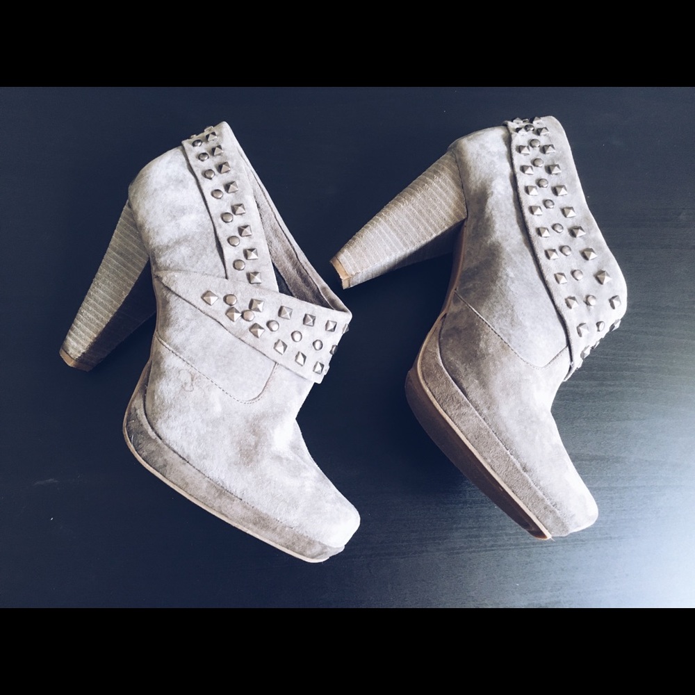 Kenneth Cole studded booties 👠 ‼️