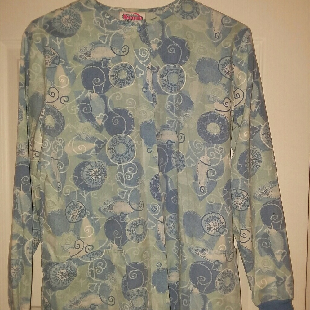 Long sleeve scrub top