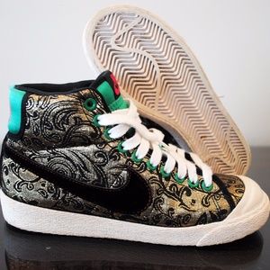 Women's Nike Chucks (DEAD-STOCK)