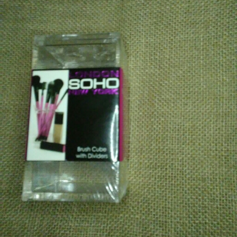 SoHo Makeup brush cube with Dividers