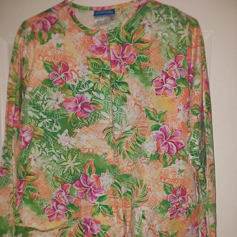 Long sleeve scrub top