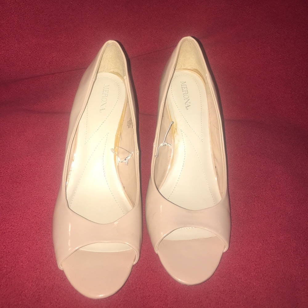 NEW!! Merona, glossy beige wedges shoes!