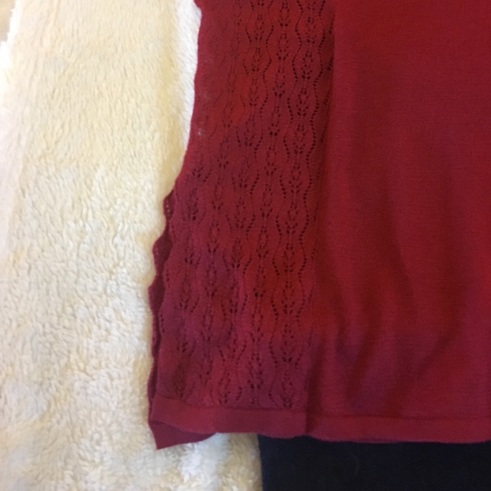 Red short sleeve top! Size large - Picture 3 of 5