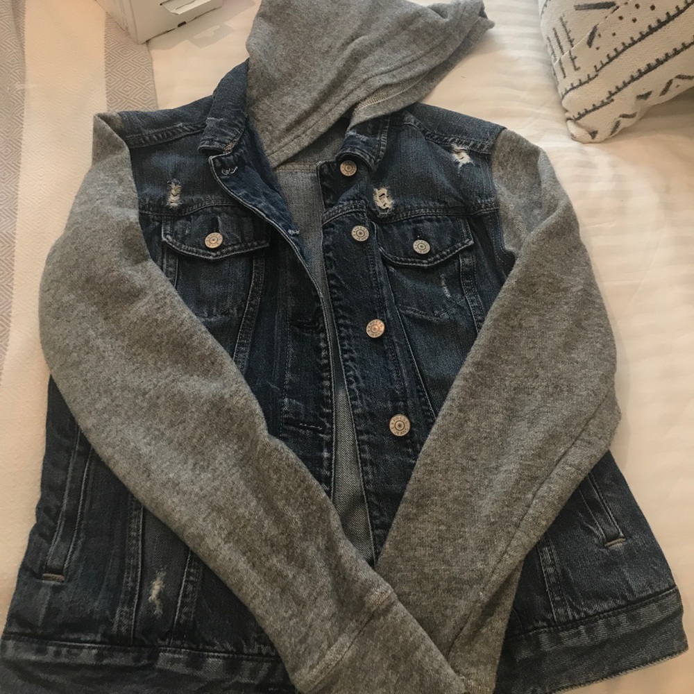 Express denim jacket with sweatshirt sleeves
