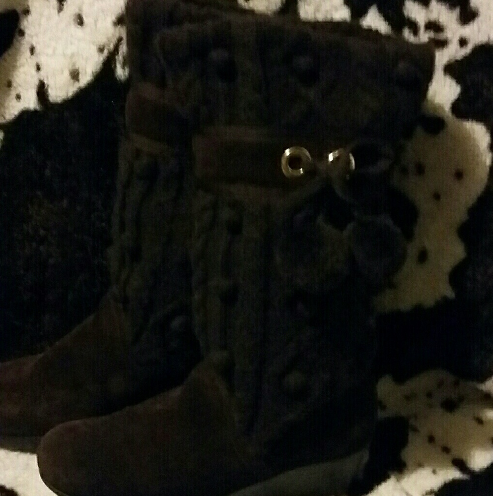 I'm selling knee-hi boots