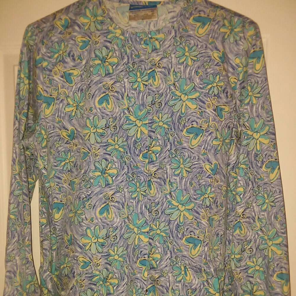 Long sleeve scrub top