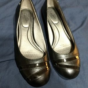 Black flats. Worn once Sz 9.5