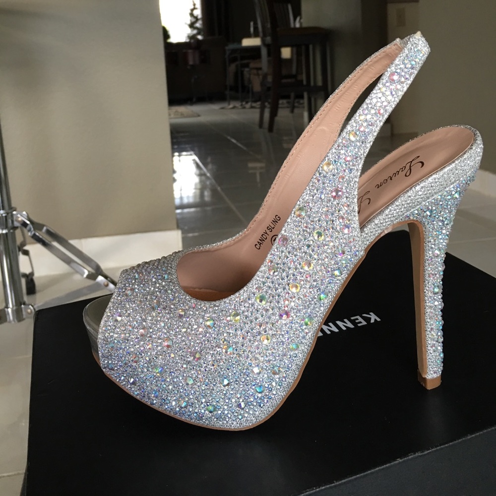 Highheel Silver Shoes - Picture 2 of 6