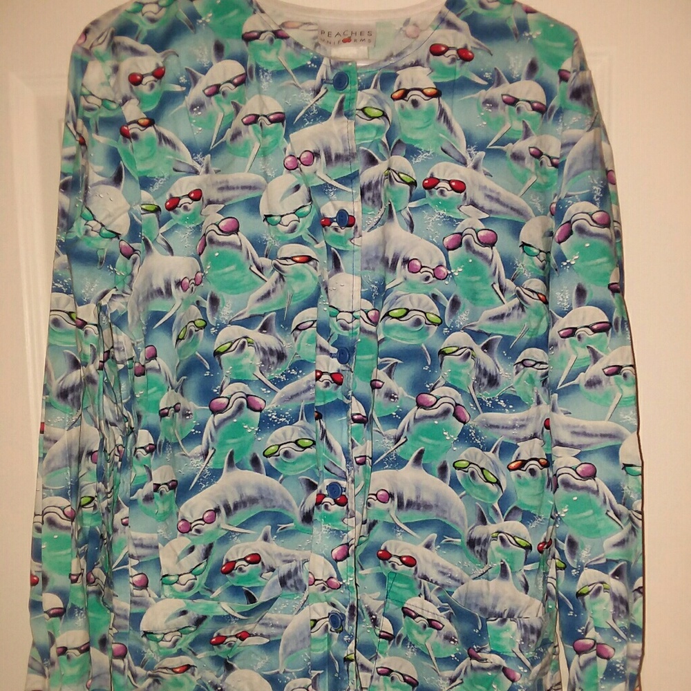 Long sleeve scrub top