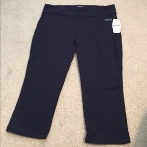 NWT black Spalding Capri yoga pants, size large