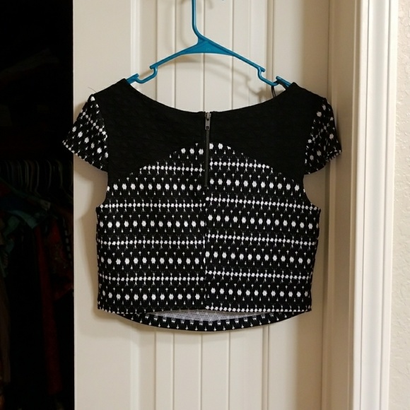 Adorable crop top - Picture 5 of 5