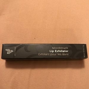 Younique lip exfoliator