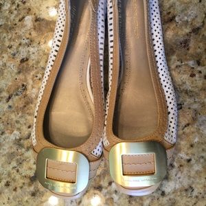 😍 NWOT Adrienne Vittadini flats ~ Size 8 😍