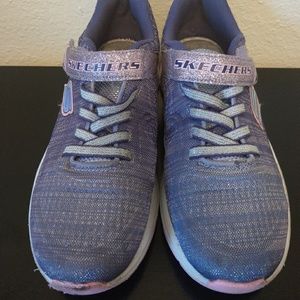 Gently used purple Skechers size 4.5 kids